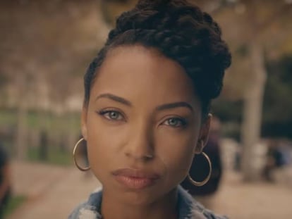 Sam White, a protagonista da série 'Dear White People'.