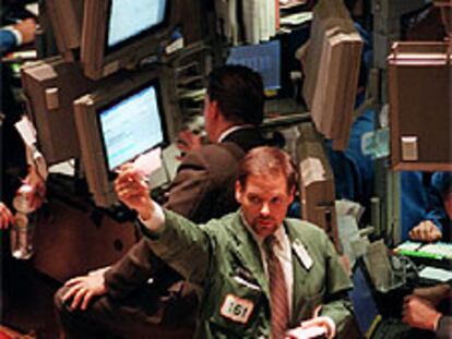 Operadores de Bolsa en Wall Street, Nueva York.
