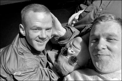 Larry Steinbachek, Jimmy Somerville y Steve Bronski, o sea, Bronski Beat, en su apartamento de Londres en 1984.