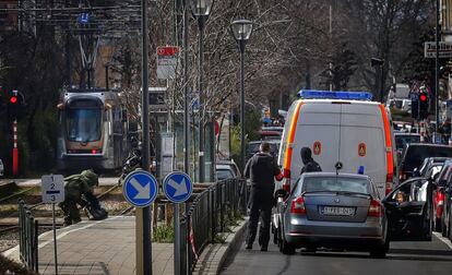 Despliegue policial en la plaza de Meiser, en el corazón del distrito de Schaerbeek durante una gran operación antiterrorista.