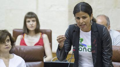 La coordinadora de Podemos en Andaluc&iacute;a, Teresa Rodr&iacute;guez, en su nuevo esca&ntilde;o en el Parlamento.