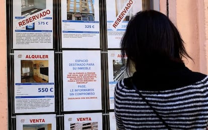 Anuncios de alquiler de viviendas en Valencia.