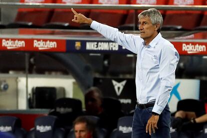 Setién, durante el encuentro frente al Atlético de Madrid en el Camp Nou.