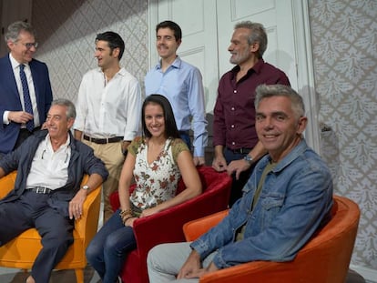 Desde la izquierda, sentados Carlos Chausson, Sara Blanch y Laurent Pelly. De pie, Corrado Rovaris, Anicio Zorzi Giustiniani, Joan Martín-Royo y Francisco Escala, este martes en el Teatro de la Maestranza de Sevilla.