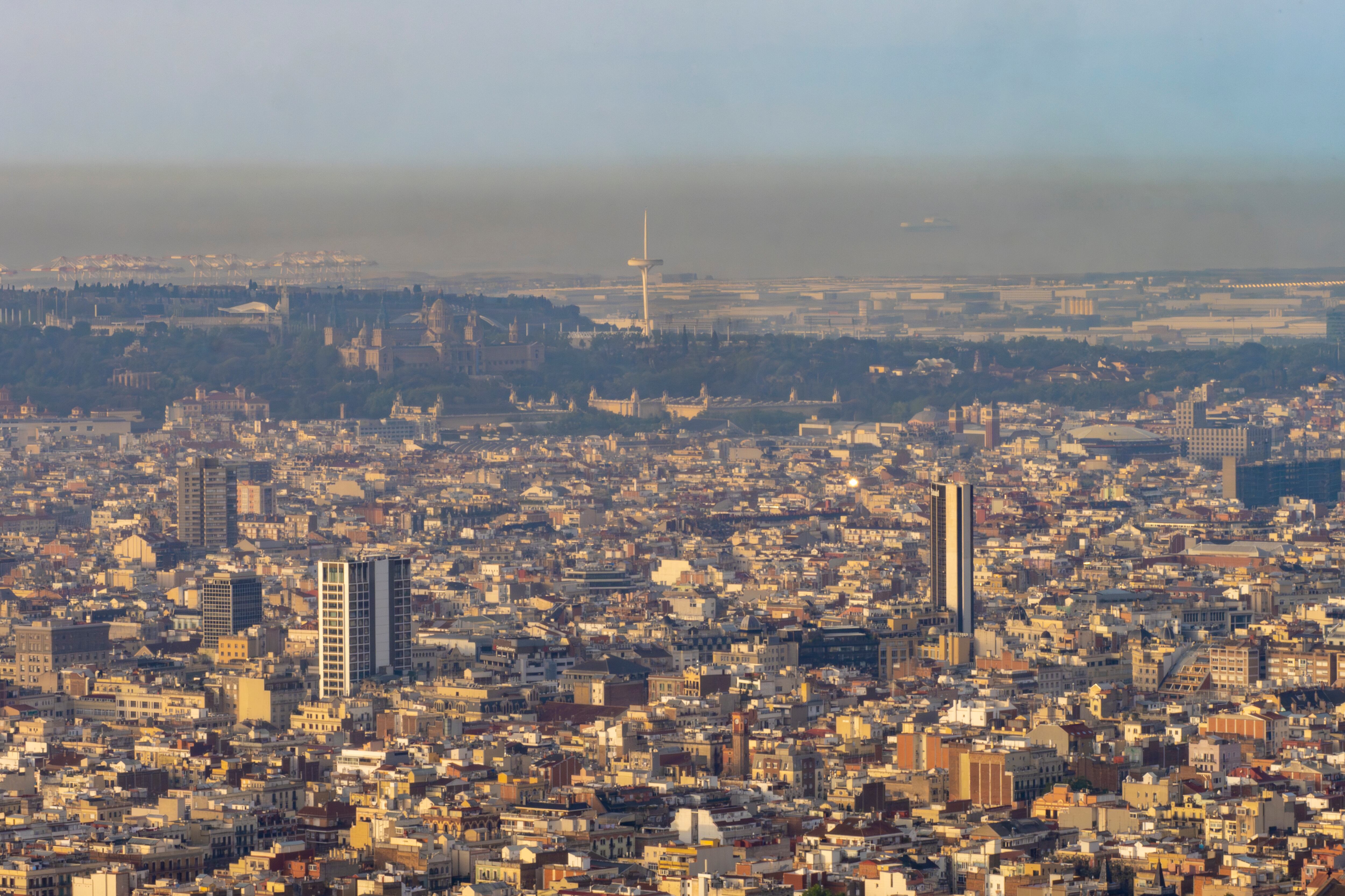El Govern activa el aviso preventivo de contaminación atmosférica en Barcelona
