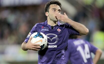 Giuseppe Rossi celebra uno gol con la Fiorentina