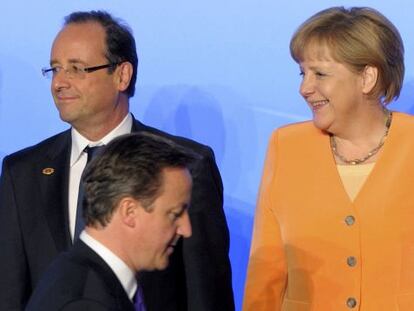 Angela Merkel, con Fran&ccedil;ois Hollande y David Cameron, el pasado mes de mayo. 