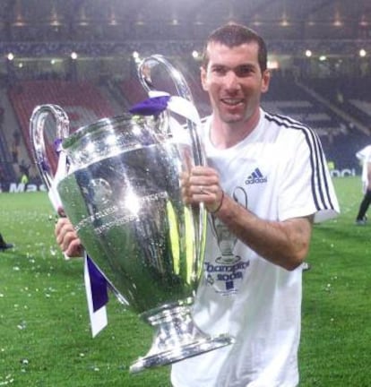 Zidane con la novena Copa de Europa.