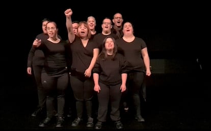 Imágenes del vídeo que ha lanzado el Centro Coreográfico María Pagés coincidiendo con el Día Mundial de la Danza. Grupo Amas Escena en el momento en el que aparece en el vídeo.