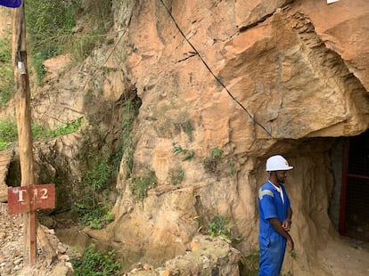 Entrada del túnel número 12, donde se encuentra la colonia de murciélagos en una mina de estaño cerca de Kigali.