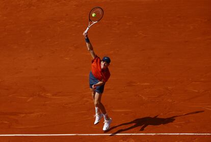 Sinner sirve durante el partido de cuartos ante Dimitrov.