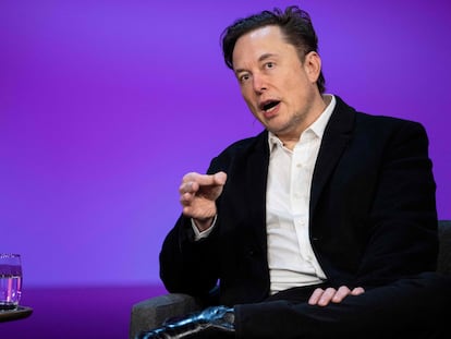 Elon Musk habla en un evento especial de TED, celebrado el mismo día de abril en que ofreció comprar Twitter.