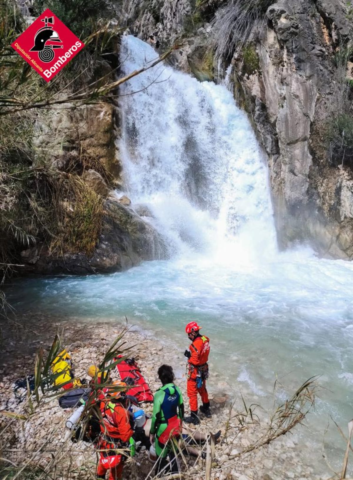 Mueren en Alicante una excursionista y su guía al caer por un barranco  sobre el río Algar | Noticias de la Comunidad Valenciana | EL PAÍS