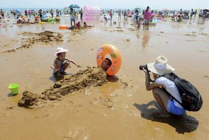 Ambiente en una playa de Qingdao, en la provincia china de Shandong.