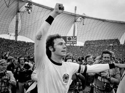 Franz Beckenbauer, en la final del Mundial de 1974, el 7 de julio de ese año, en el Estadio Olímpico de Múnich, Alemania.