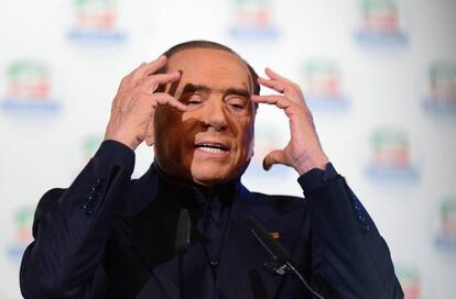 Berlusconi, durante un mitin en Mil&aacute;n.