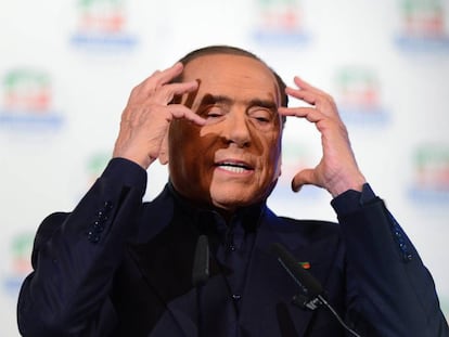 Berlusconi, durante un mitin en Mil&aacute;n.