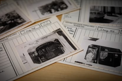 Fotos originales del día del secuestro del 47, en mayo de 1978, almacenadas en el Arxiu Historic de Nou Barris.