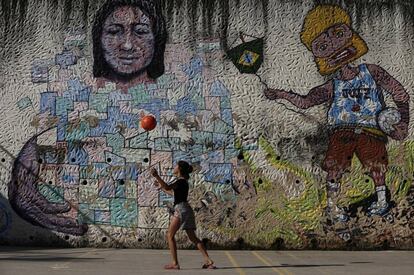 Menina no Vidigal (Rio).