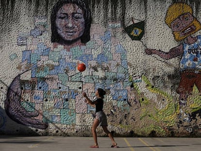 Menina no Vidigal (Rio).