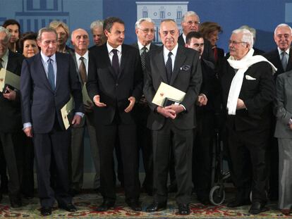 José Luis Rodríguez Zapatero, con los subsecretarios y secretarios de Estado durante el 23-F.