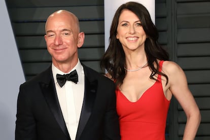 Jeff Bezos y MacKenzie Scott, el 4 de marzo de 2018, en la fiesta de Vanity Fair posterior a los Oscar en Beverly Hills (California).