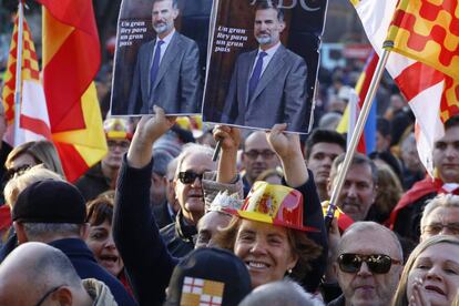 Manifestación convocada por la coordinadora de Tabarnia a favor de Felipe VI.