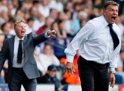 Sam Allardyce, el último técnico destituido en Inglaterra, en primer plano, junto al entrenador del Bolton.