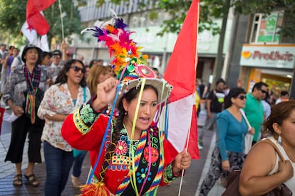 A Peruvian woman dressed in her country's traditional dress, shouts slogans in favor of migrants during a demonstration organized by the National Coordinator of Immigrants in Chile, in Santiago, Chile, Sunday, Feb. 28, 2016. Peruvians, Colombians, Haitians and other Latino immigrants living in Chile, gathered to protest the more than 100% increase in visa fees. (AP Photo/Esteban Felix)