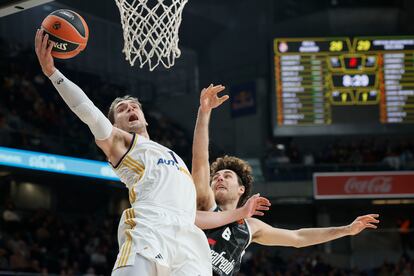 Alessandro Pajola defiende a Mario Hezonja, durante el partido de Euroliga de baloncesto entre el Real Madrid y Virtus Bologna.