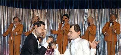 Mariano Rajoy y José Luis Rodríguez Zapatero, en una escena de <i>La Nochevieja del guiñol.</i>