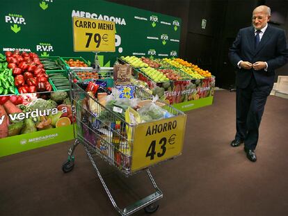 El presidente de Mercadona, Juan Roig, en uno de los supermercados de la cadena.