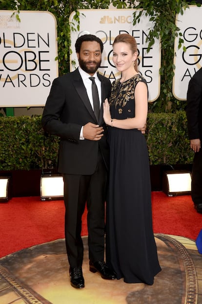 Chiwetel Ejiofor (uno de los favoritos para llevarse el premio a mejor actor en drama por '12 años de esclavitud', de Steve McQueen) y su pareja, Sari Mercer.