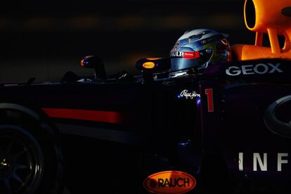 El piloto alemán Sebastian Vettel rueda con su monoplaza de Red Bull.