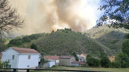 Incendio en Boca de Huérgano (León), el día 9, en una imagen del Gobierno castellanoleonés.