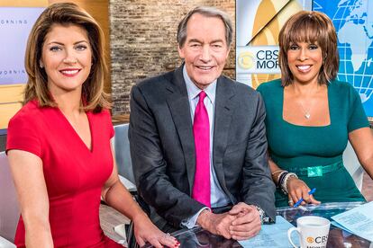 Charlie Rose con sus compañeras Norah O’Donnell y Gayle King.