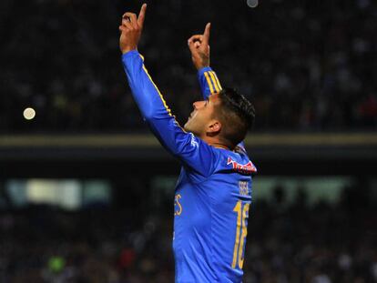 Sosa celebra su gol contra Pumas