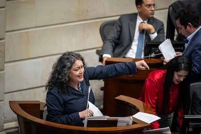 Senadora Angélica Lozano durante debate de la consulta popular en el senado de la república en Bogotá (Colombia), el 13 de mayo del 2025. El Senado abre debate sobre las consulta popular propuesta por el gobierno de Gustavo Petro