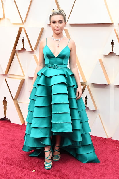 Florence Pugh, que estaba nominada a mejor actriz secundaria por Mujercitas, apostó todo al brillante verde de este Louis Vuitton.