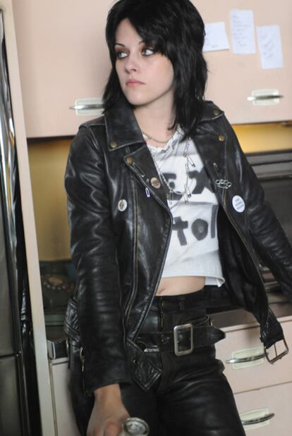 Kristen Stewart, caracterizada como Joan Jett en <i>The Runaways.</i>