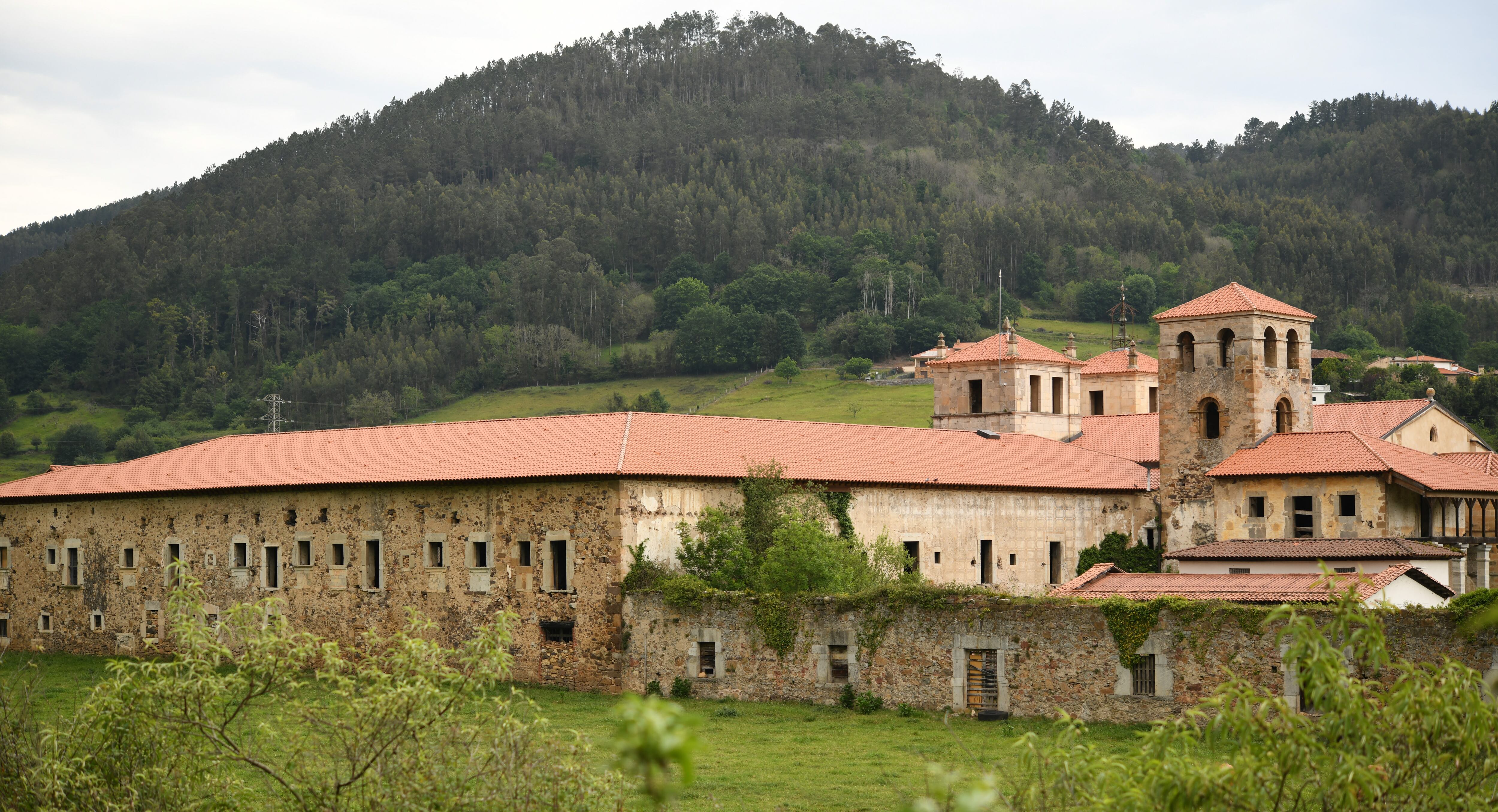 Los mil años del monasterio asturiano fundado por una infanta rica, “agobiada con el peso de los pecados”