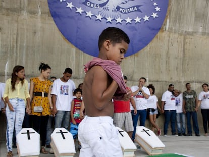 Ato em homenagem aos cinco jovens mortos pela PM no Rio.