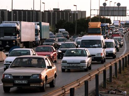 Vehicles a la ronda del Litoral de Barcelona als noranta.