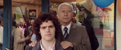 Peter Lanzani (izquierda) y Guillermo Francella, en 'El clan'.