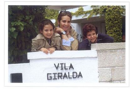 La infanta Elena y sus hijos en Villa Giralda.