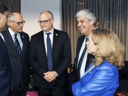 Valdis Dombrovskis, Edward Scicluna, Roberto Gualtieri, Mario Centeno y Nadia Calviño.