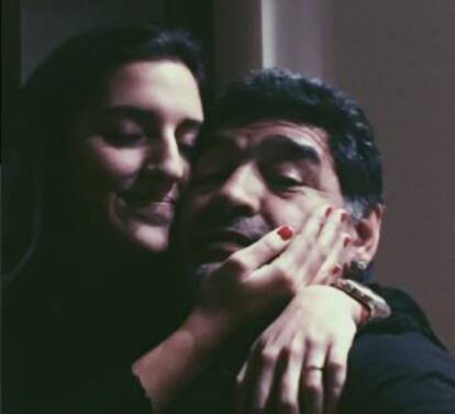 Diego Maradona junto a su hija Jana.