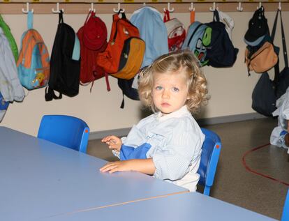 El 9 de septiembre de 2007, primer día de la princesa Leonor en la Escuela Infantil de la Guardia Real, ubicada en el recinto del Palacio de El Pardo.