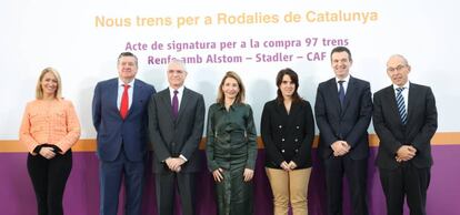 La ministra de Transportes, Raquel Sánchez, y el presidente de Renfe, Isaías Táboas, entre los responsables de Stadler, CAF y Alstom.