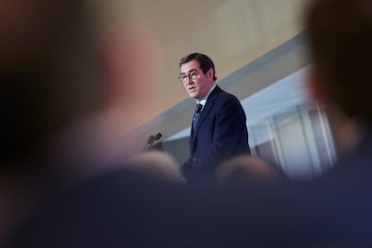 El presidente de la CEOE, Antonio Garamendi, durante el acto de entrega del Premio Navarra Empresarial, este viernes en Pamplona.